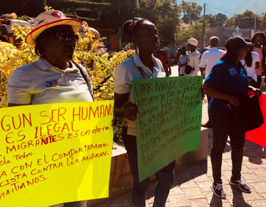 Fin novembre, une manifestation s’est tenue à Pétion-Ville, commune de Port-au-Prince, pour dénoncer la maltraitance des exilés haïtiens en République dominicaine. Crédit photo : GARR.
