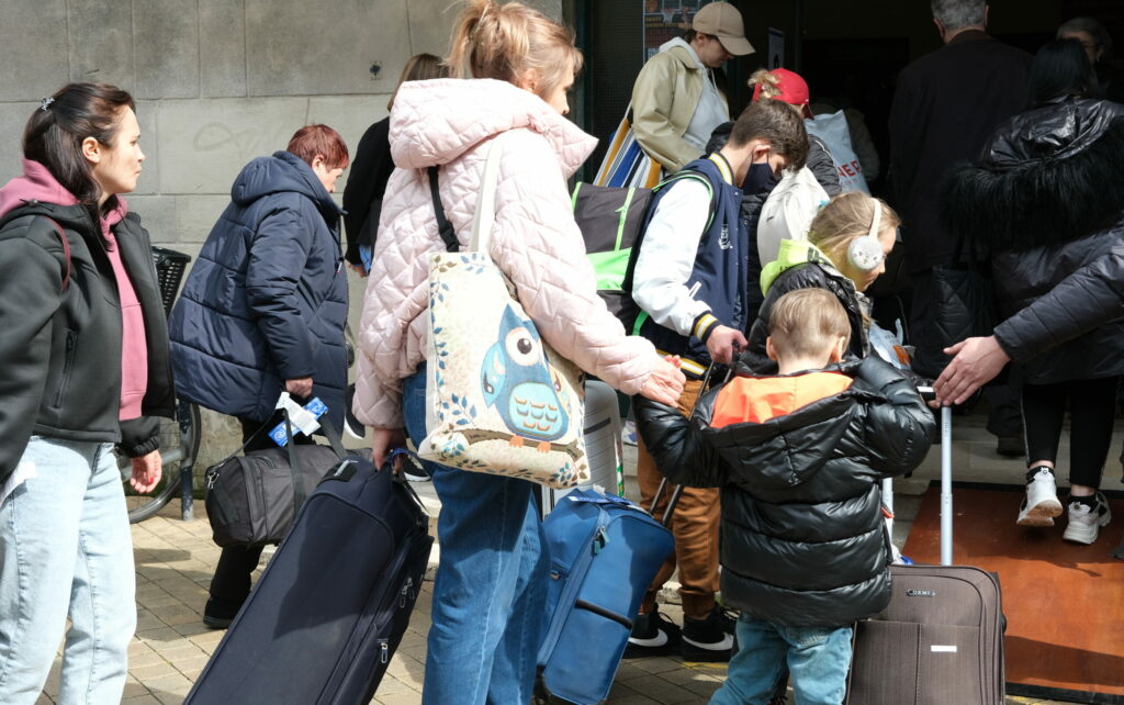 71 réfugiés d'Ukraine arrivent à Bordeaux (Gironde) le 21 avril 2022 dans le cadre d’un vol en provenance de Moldavie organisé par le Haut-commissariat pour les réfugiés. © HCR / Elodie Carette