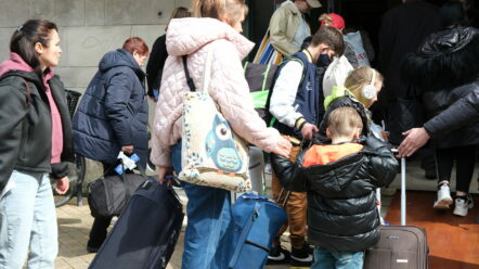 71 réfugiés d'Ukraine arrivent à Bordeaux (Gironde) le 21 avril 2022 dans le cadre d’un vol en provenance de Moldavie organisé par le Haut-commissariat pour les réfugiés. © HCR / Elodie Carette
