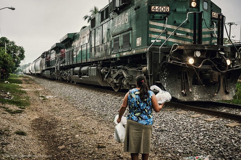 Le droit au regroupement familial s’accompagne d’une « mise en clandestinité de nombreuses femmes » qui, n’ayant plus de le droit de travailler, sont réduites à dépendre d’un homme pour survivre sur le territoire français. Photographie : Michał Huniewicz / Flickr CC