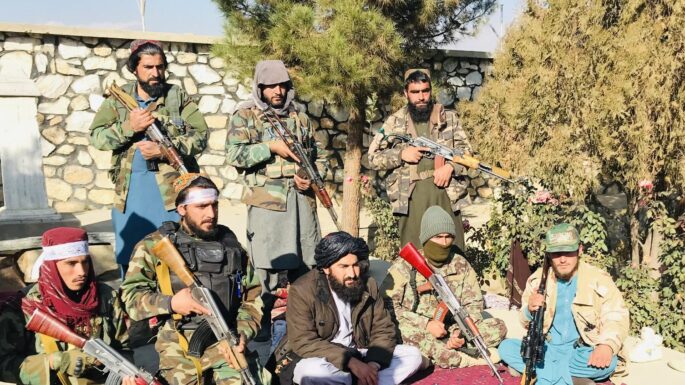 Des soldats talibans à Kapisa, Afghanistan, fin 2021. ©Anon - Farshad Fattahi.