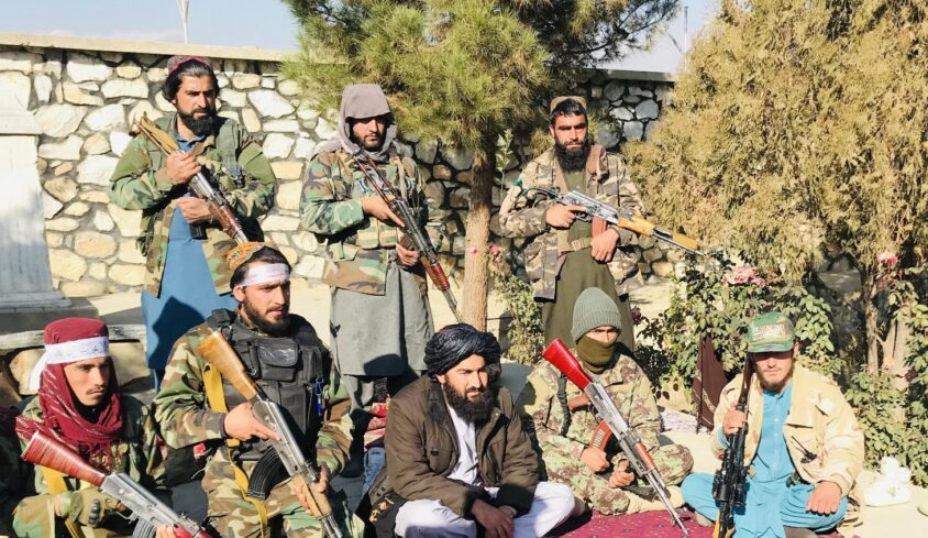 Des soldats talibans à Kapisa, Afghanistan, fin 2021. ©Anon - Farshad Fattahi.